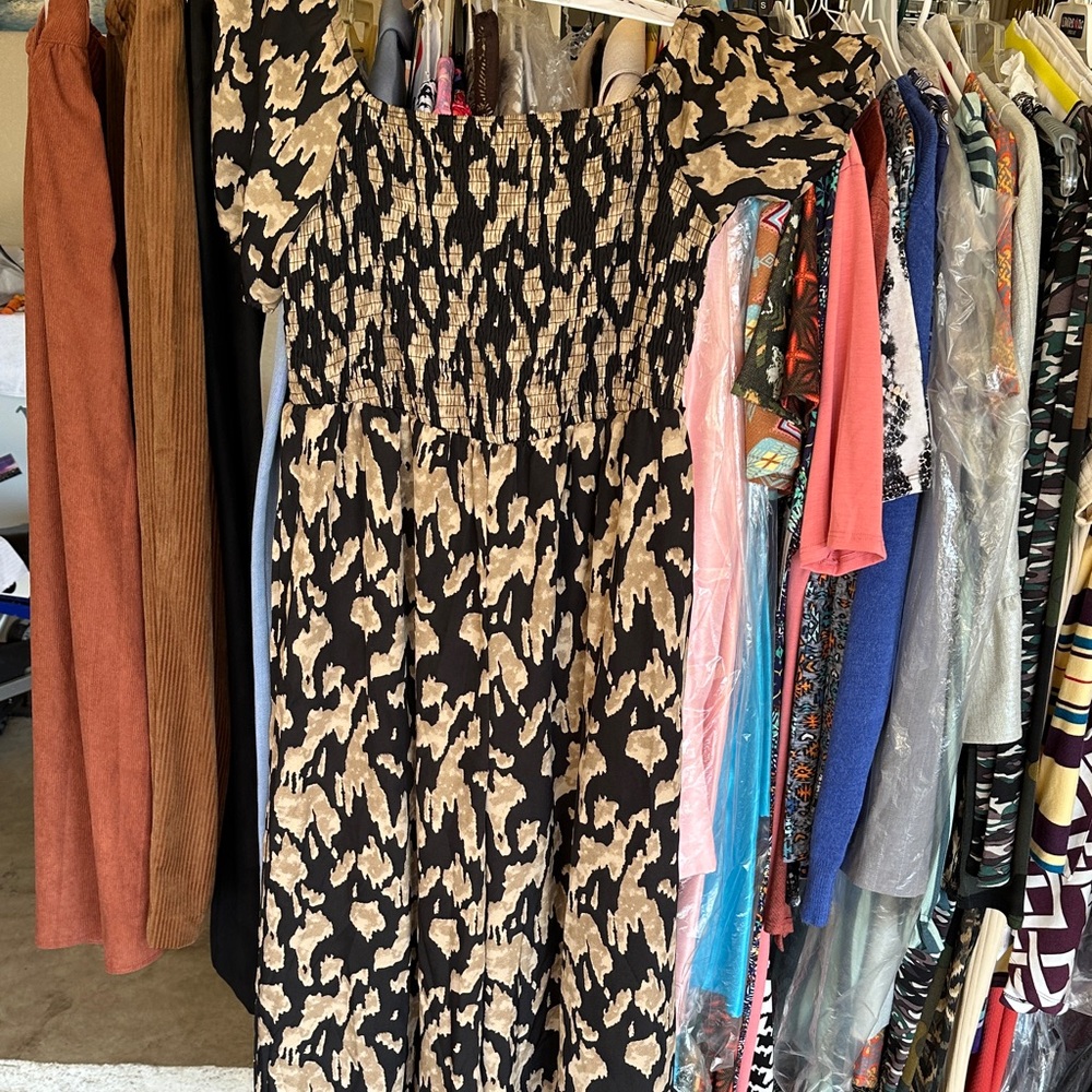 Elegant Black and Tan Women's Jumper